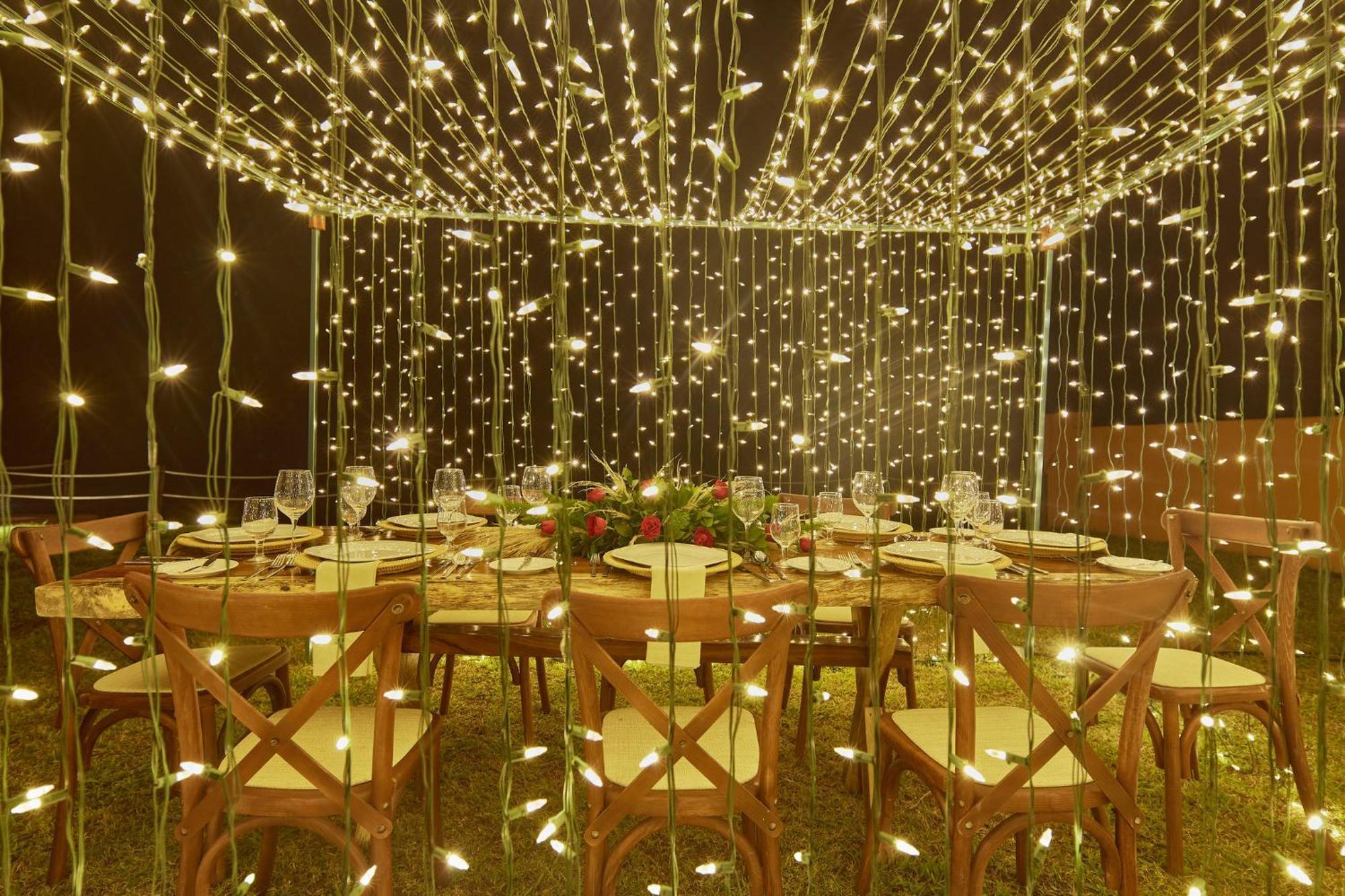 Grand Fiesta Americana Veracruz Zewnętrze zdjęcie A tent decorated with fairy lights